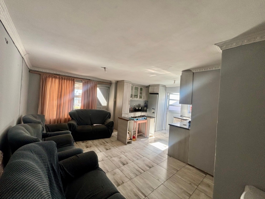 2 Bedroom Property for Sale in Mandela Park Western Cape